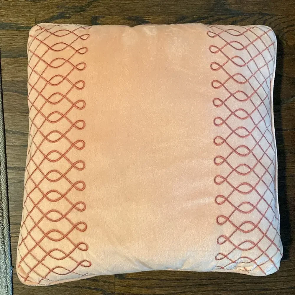 Vintage bed bath and beyond embroidered‎ pink velveteen 20x20 accent pillow